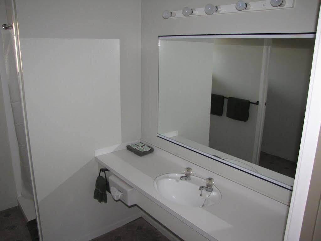 פאנגאריי Pembrooke Motor Lodge מראה חיצוני תמונה